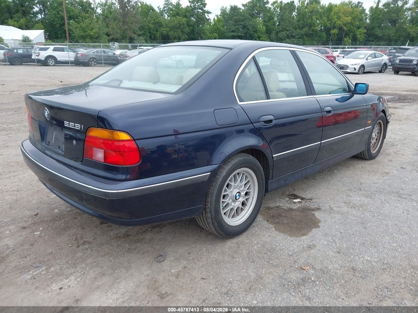 2000 BMW 5 series VIN WBADM6341YGU23354 IAAI salvage auction — NORMAL WEAR, Clear (Virginia), sold $550 on 2026-08-14 (photo 4)