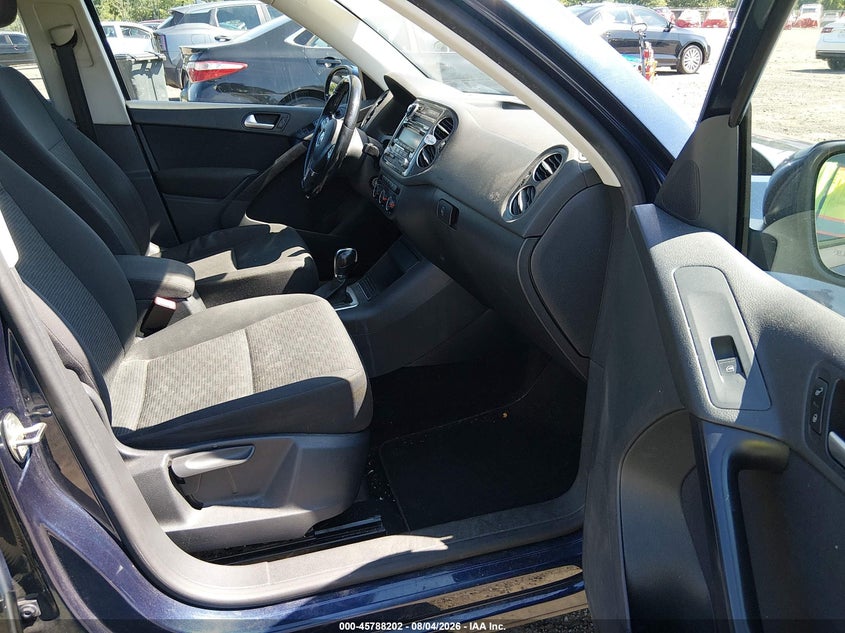 2014 Volkswagen Tiguan VIN WVGBV3AXXEW592370 IAAI salvage auction — NORMAL WEAR, Clear (New Jersey), sold $25 on 2026-08-13 (photo 5)