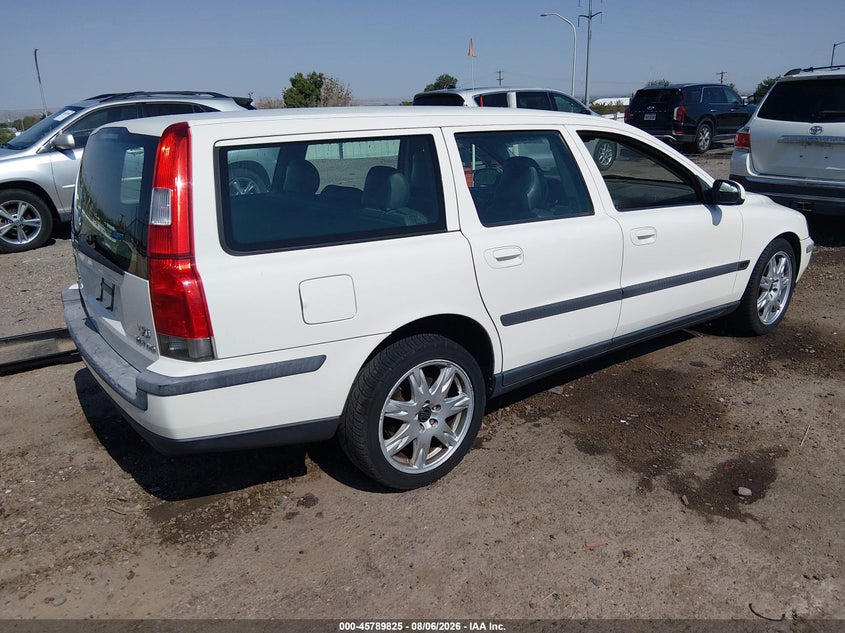 2003 Volvo V70 VIN YV1SJ59H532332210 IAAI salvage auction — NORMAL WEAR, Clear (New Mexico), sold $200 on 2026-08-17 (photo 4)