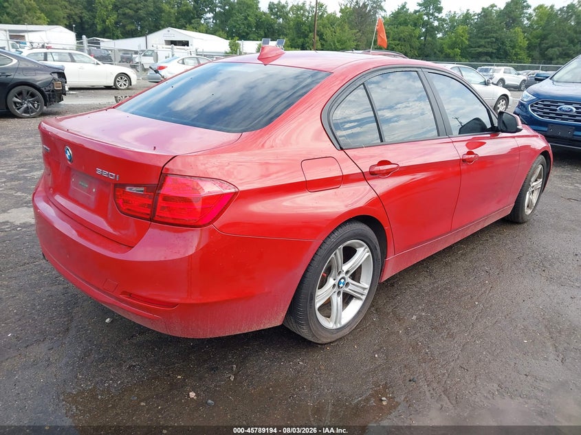 2014 BMW 3er VIN WBA3C3G58ENS69331 IAAI salvage auction — NORMAL WEAR, Clear (Virginia), sold $1,400 on 2026-08-14 (photo 4)
