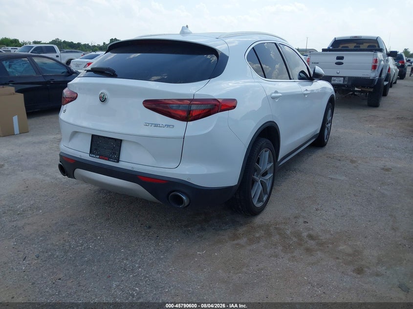 2018 Alfa romeo Stelvio VIN ZASFAKAN6J7B90514 IAAI salvage auction — NORMAL WEAR, Original (Texas), sold $8,150 on 2026-08-19 (photo 4)