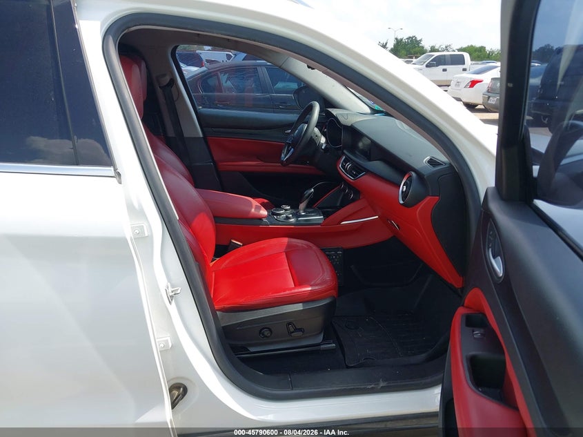 2018 Alfa romeo Stelvio VIN ZASFAKAN6J7B90514 IAAI salvage auction — NORMAL WEAR, Original (Texas), sold $8,150 on 2026-08-19 (photo 5)