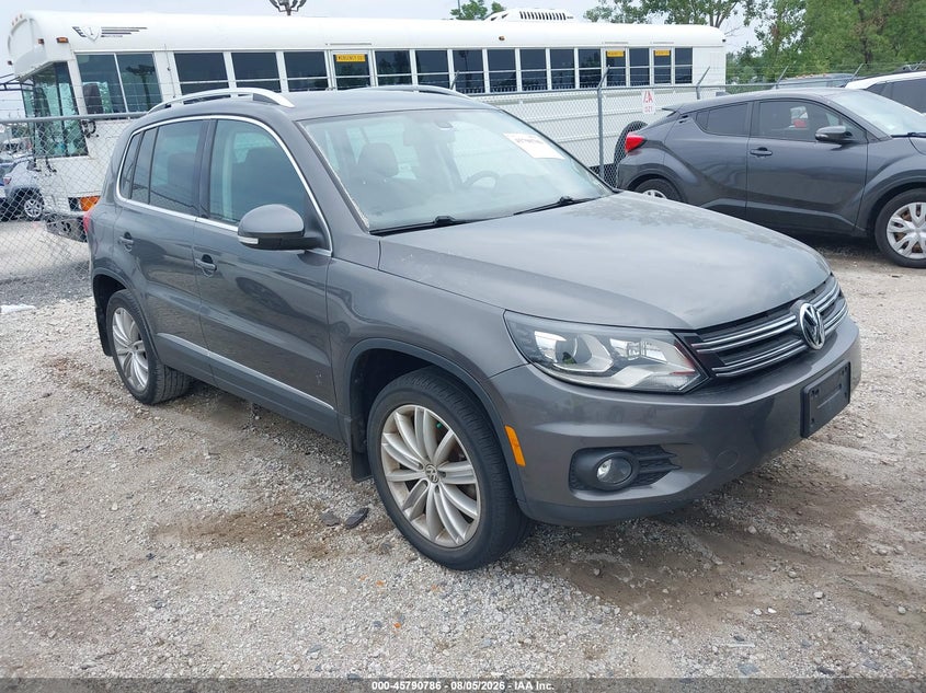 2016 Volkswagen Tiguan VIN WVGBV7AX8GW586075 IAAI salvage auction — NORMAL WEAR, Clear (Indiana), sold $1,650 on 2026-08-11 (photo 1)