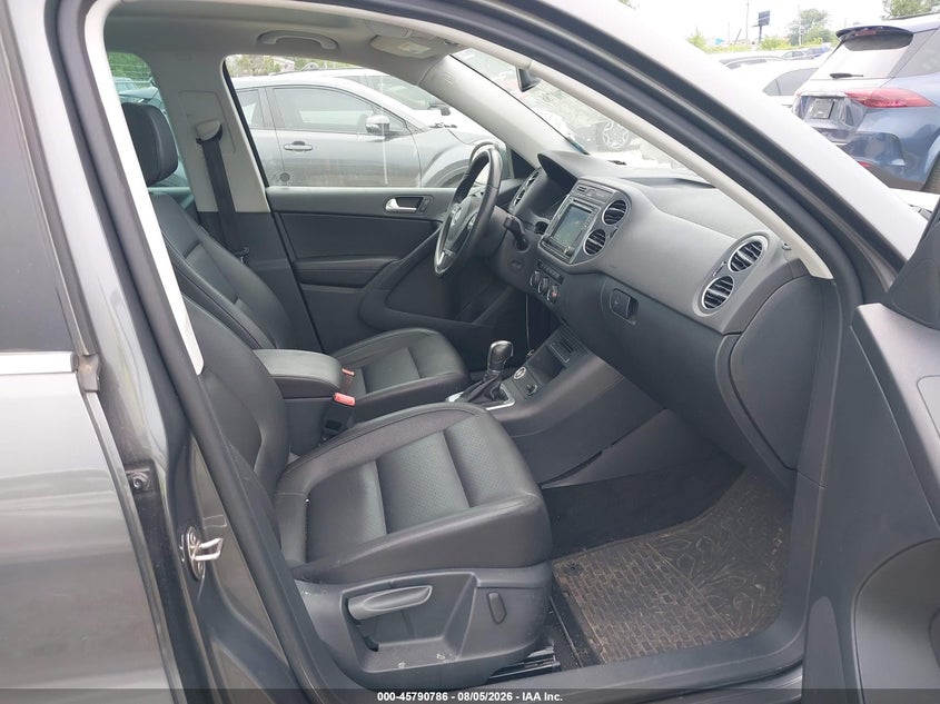 2016 Volkswagen Tiguan VIN WVGBV7AX8GW586075 IAAI salvage auction — NORMAL WEAR, Clear (Indiana), sold $1,650 on 2026-08-11 (photo 5)