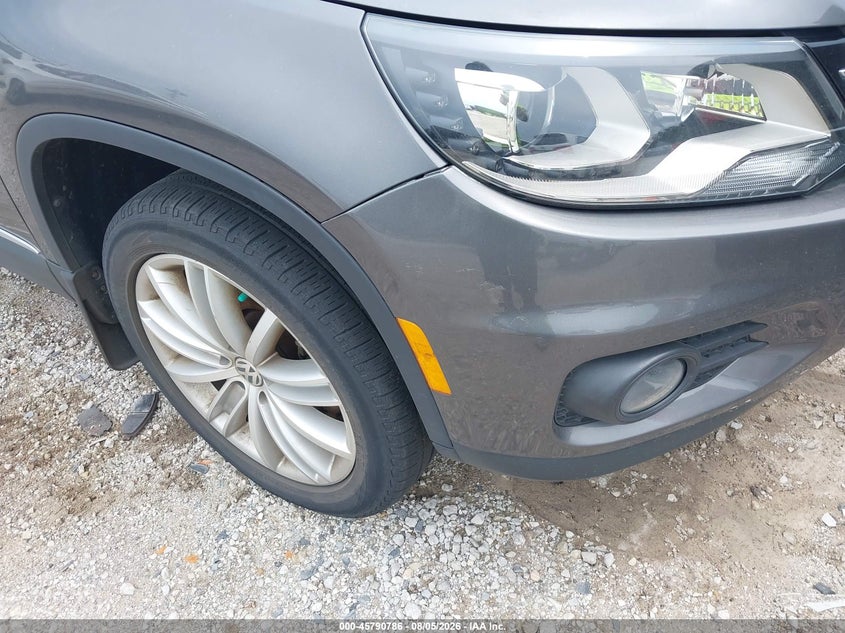 2016 Volkswagen Tiguan VIN WVGBV7AX8GW586075 IAAI salvage auction — NORMAL WEAR, Clear (Indiana), sold $1,650 on 2026-08-11 (photo 6)
