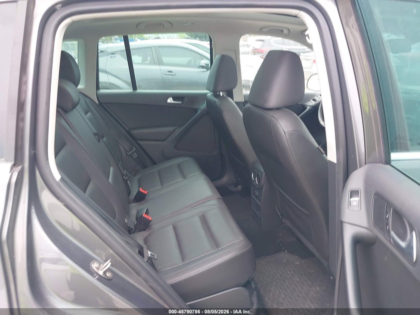 2016 Volkswagen Tiguan VIN WVGBV7AX8GW586075 IAAI salvage auction — NORMAL WEAR, Clear (Indiana), sold $1,650 on 2026-08-11 (photo 8)