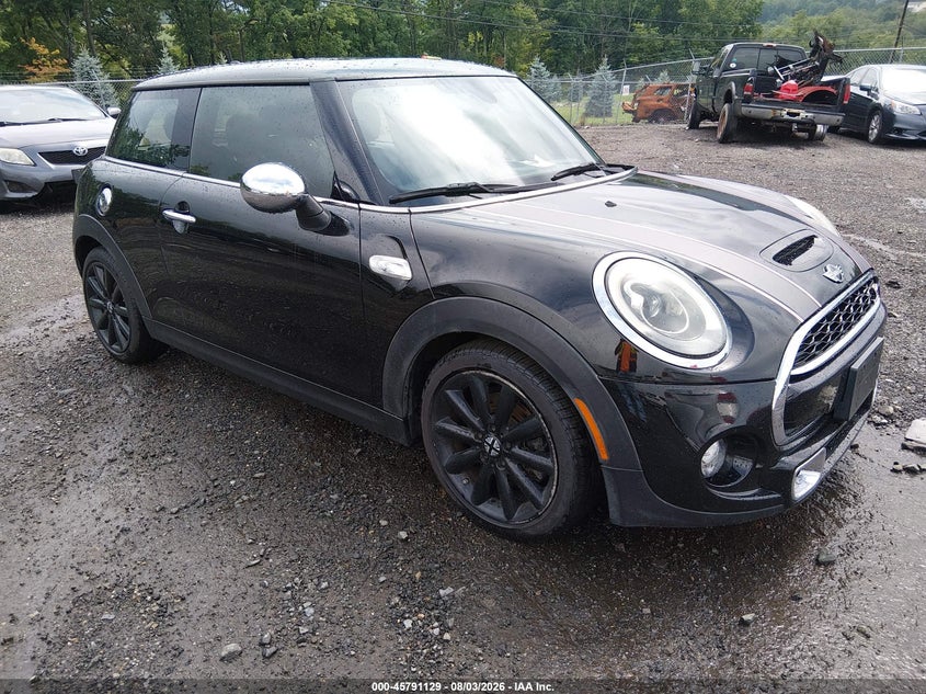 2017 Mini Hardtop VIN WMWXP7C56H3B94151 IAAI salvage auction — NORMAL WEAR, Clear (New Jersey), sold $3,225 on 2026-08-13 (photo 1)