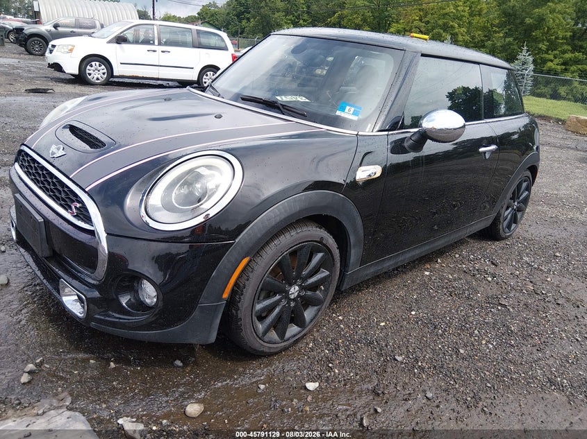 2017 Mini Hardtop VIN WMWXP7C56H3B94151 IAAI salvage auction — NORMAL WEAR, Clear (New Jersey), sold $3,225 on 2026-08-13 (photo 2)