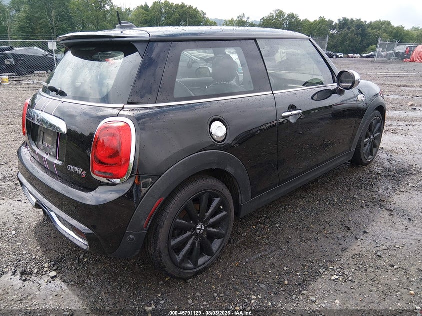 2017 Mini Hardtop VIN WMWXP7C56H3B94151 IAAI salvage auction — NORMAL WEAR, Clear (New Jersey), sold $3,225 on 2026-08-13 (photo 4)