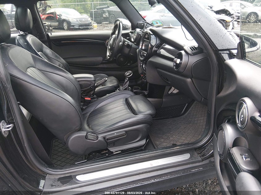 2017 Mini Hardtop VIN WMWXP7C56H3B94151 IAAI salvage auction — NORMAL WEAR, Clear (New Jersey), sold $3,225 on 2026-08-13 (photo 5)