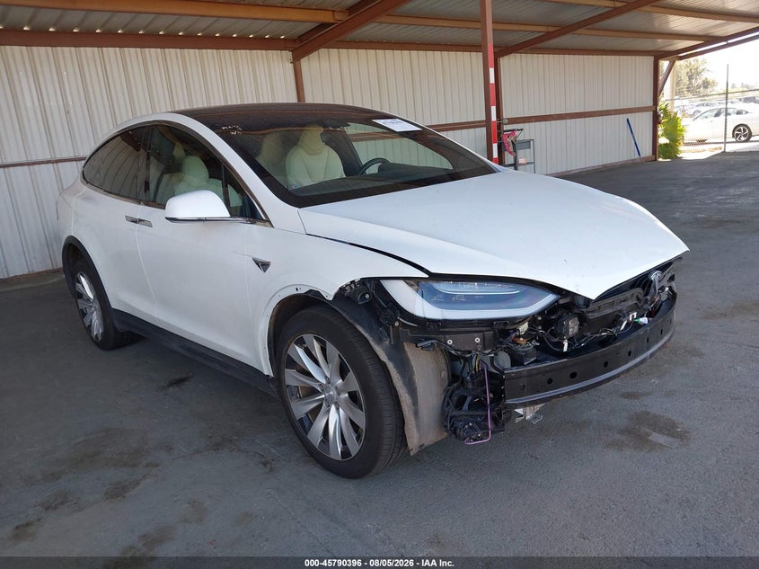 2020 Tesla Model x VIN 5YJXCBE24LF283004 — IAAI salvage auction photo