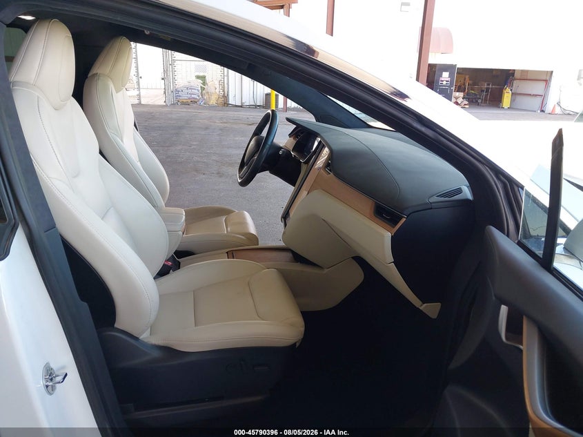 2020 Tesla Model x VIN 5YJXCBE24LF283004 IAAI salvage auction — LEFT FRONT, Wait Title, sold $19,200 on 2026-10-14 (photo 5)