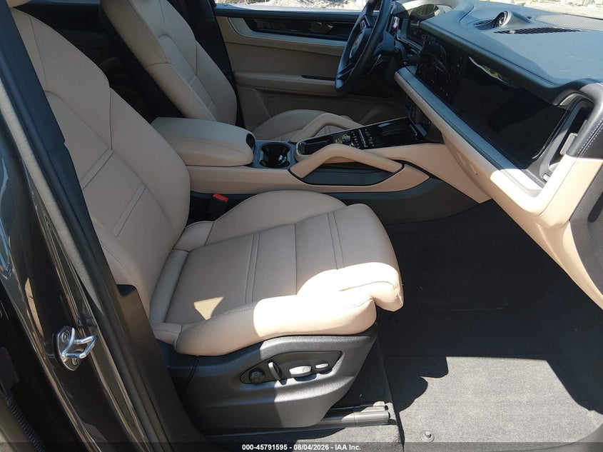 2025 Porsche Cayenne VIN WP1AN2AY9SDA22093 IAAI salvage auction — RIGHT REAR, Wait Title, sold $59,750 on 2026-10-12 (photo 5)