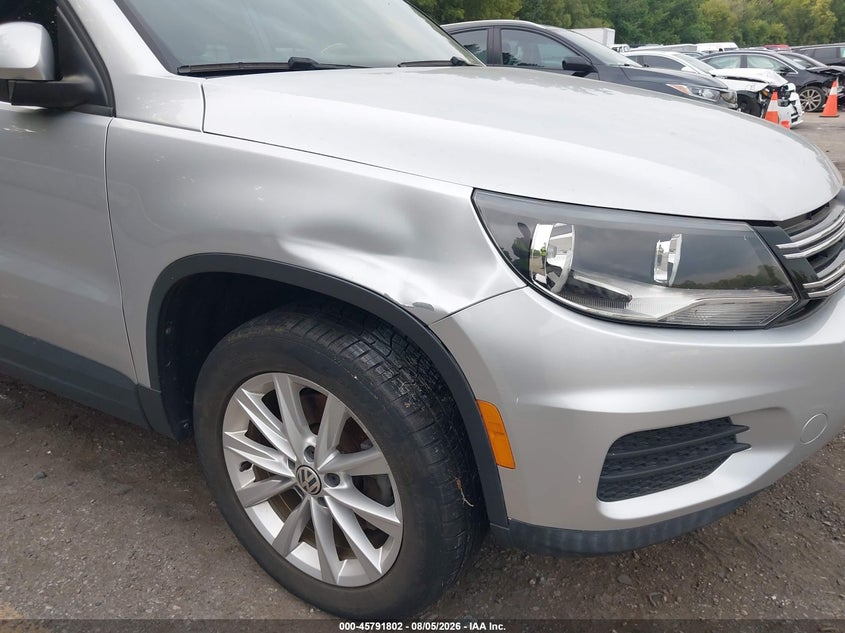 2017 Volkswagen Tiguan VIN WVGAV7AX9HK042768 IAAI salvage auction — NORMAL WEAR, Clear (Michigan), sold $575 on 2026-08-11 (photo 6)