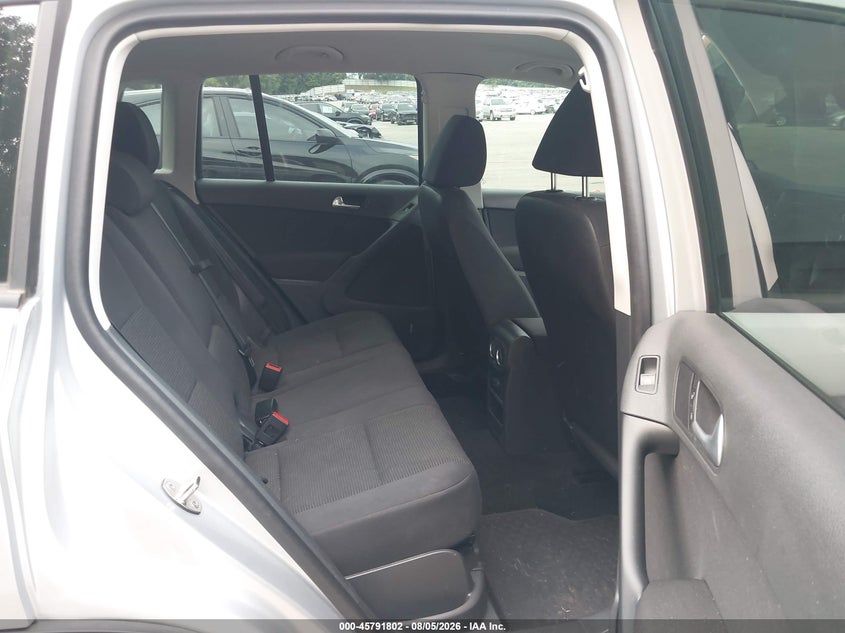2017 Volkswagen Tiguan VIN WVGAV7AX9HK042768 IAAI salvage auction — NORMAL WEAR, Clear (Michigan), sold $575 on 2026-08-11 (photo 8)