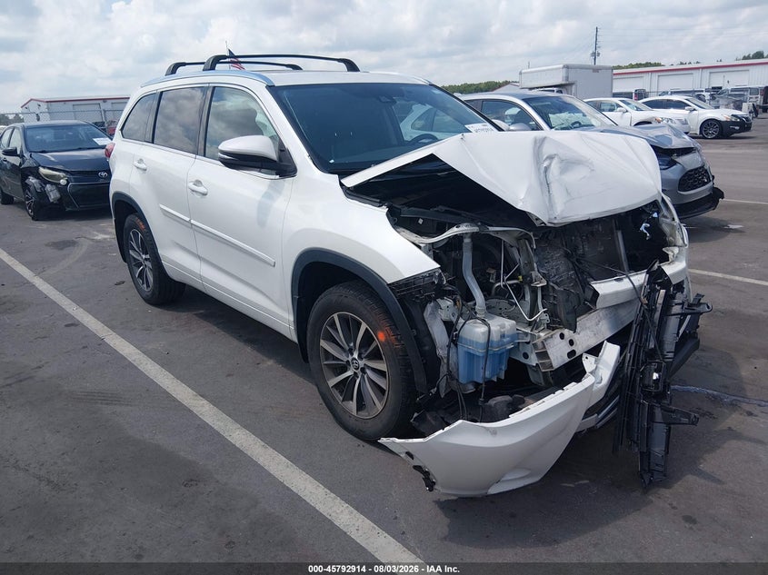 2018 Toyota Highlander VIN 5TDKZRFH9JS545516 — IAAI salvage auction photo