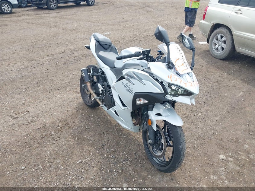 2025 Kawasaki Ninja VIN ML5EXGG19SDA70436 IAAI salvage auction — FRONT END, Wait Title, sold $1,100 on 2026-09-13 (photo 1)