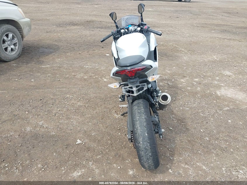 2025 Kawasaki Ninja VIN ML5EXGG19SDA70436 IAAI salvage auction — FRONT END, Wait Title, sold $1,100 on 2026-09-13 (photo 6)
