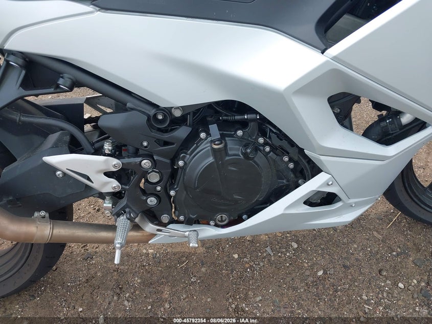 2025 Kawasaki Ninja VIN ML5EXGG19SDA70436 IAAI salvage auction — FRONT END, Wait Title, sold $1,100 on 2026-09-13 (photo 8)