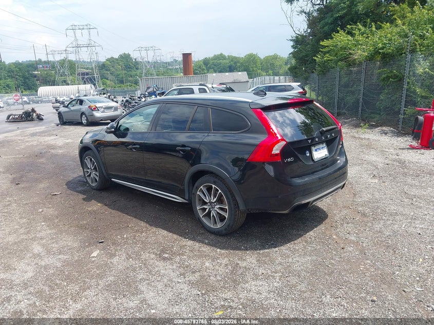 2016 Volvo V60 cross country VIN YV4612HK5G1003132 IAAI salvage auction — NORMAL WEAR, Clear (Pennsylvania), sold $975 on 2026-08-07 (photo 3)