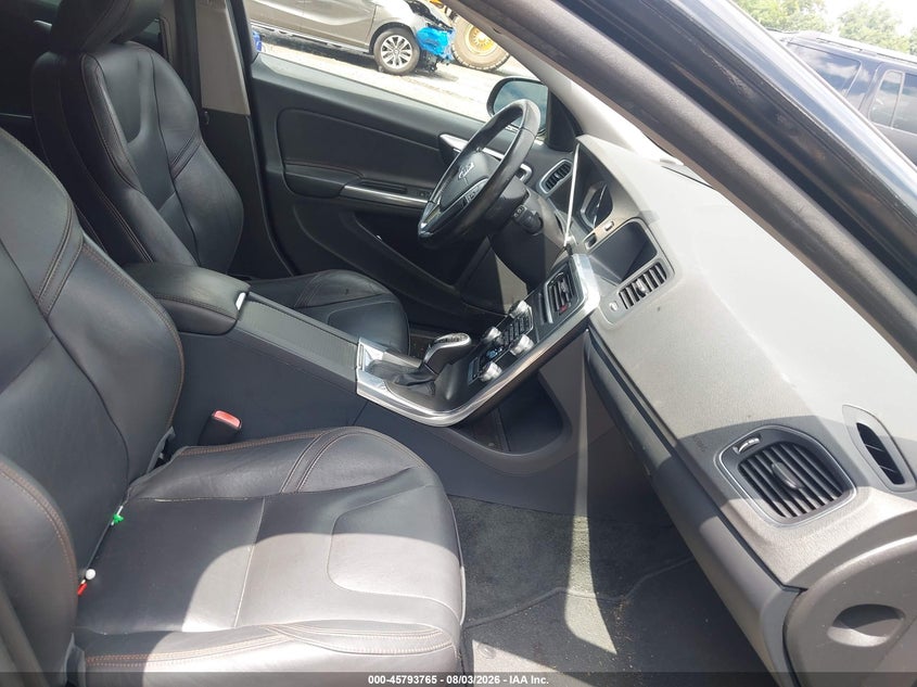 2016 Volvo V60 cross country VIN YV4612HK5G1003132 IAAI salvage auction — NORMAL WEAR, Clear (Pennsylvania), sold $975 on 2026-08-07 (photo 5)
