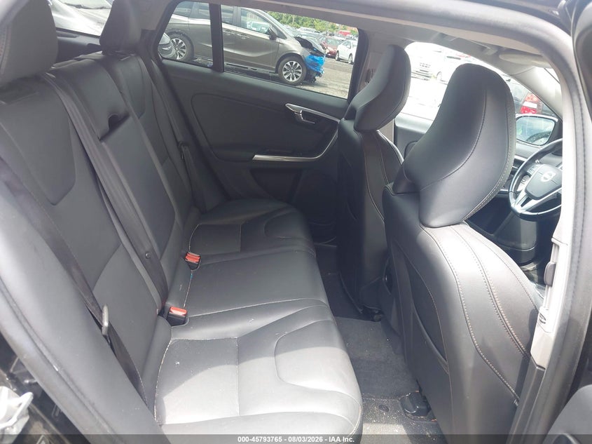 2016 Volvo V60 cross country VIN YV4612HK5G1003132 IAAI salvage auction — NORMAL WEAR, Clear (Pennsylvania), sold $975 on 2026-08-07 (photo 8)