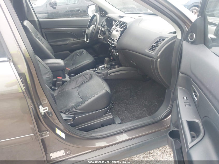 2017 Mitsubishi Outlander VIN JA4AR4AW0HZ028516 IAAI salvage auction — NORMAL WEAR, Salvage Title, sold $2,200 on 2026-08-19 (photo 5)