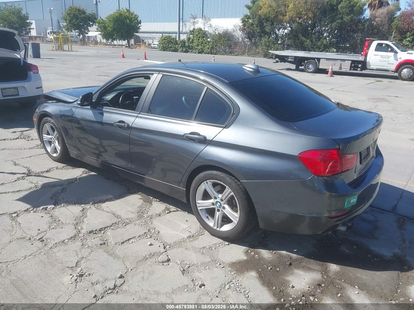 2013 BMW 3 series VIN WBA3C1C5XDF441152 IAAI salvage auction — NORMAL WEAR, Clear - Dealer Only (California), sold $2,025 on 2026-08-10 (photo 3)