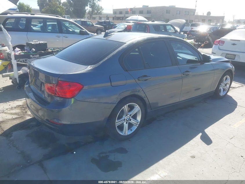 2013 BMW 3 series VIN WBA3C1C5XDF441152 IAAI salvage auction — NORMAL WEAR, Clear - Dealer Only (California), sold $2,025 on 2026-08-10 (photo 4)