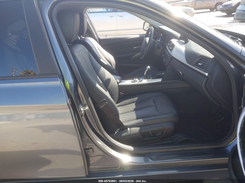 2013 BMW 3 series VIN WBA3C1C5XDF441152 IAAI salvage auction — NORMAL WEAR, Clear - Dealer Only (California), sold $2,025 on 2026-08-10 (photo 5)