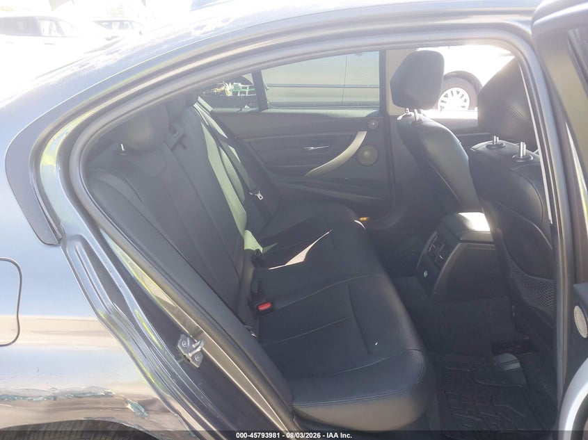 2013 BMW 3 series VIN WBA3C1C5XDF441152 IAAI salvage auction — NORMAL WEAR, Clear - Dealer Only (California), sold $2,025 on 2026-08-10 (photo 8)