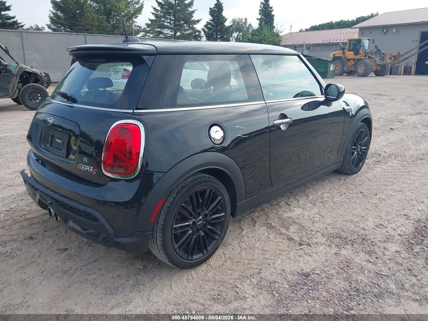 2023 Mini Hard top VIN WMW53DH09P2S95457 IAAI salvage auction — REAR END, Wait Title, sold $25 on 2026-08-23 (photo 4)