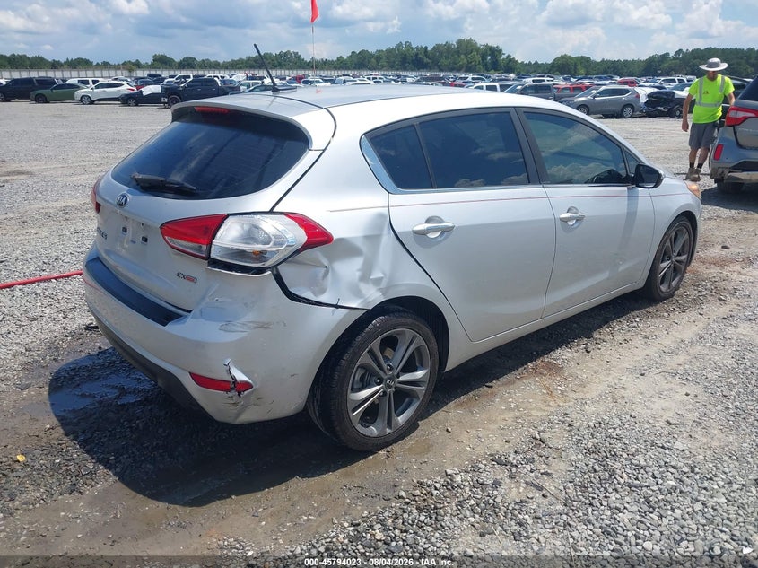2016 Kia Forte VIN KNAFX5A82G5527779 IAAI salvage auction — REAR END, Wait Title, sold $1,225 on 2026-10-06 (photo 4)
