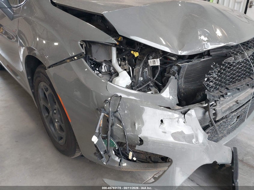 2021 Chrysler Pacifica VIN 2C4RC1L72MR536344 IAAI salvage auction — FRONT END, Wait Title, sold $9,500 on 2026-09-05 (photo 6)