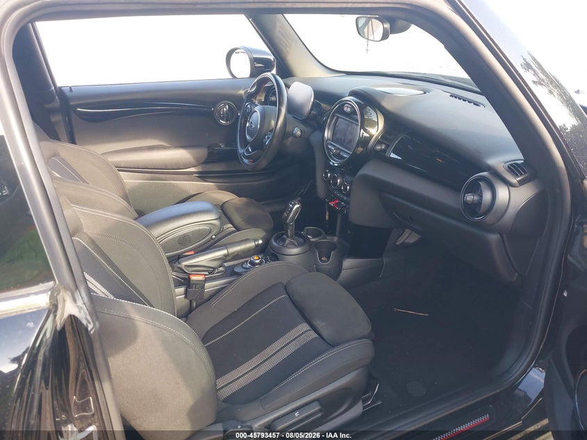 2021 Mini Hard top VIN WMWXR3C02M2N71885 IAAI salvage auction — FRONT END, Salvage Title, sold $3,300 on 2026-10-07 (photo 5)
