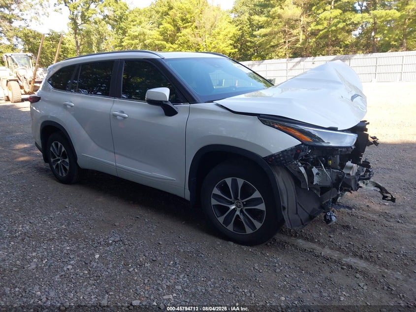 2024 Toyota Highlander VIN 5TDKDRBH3RS536682 — IAAI salvage auction photo