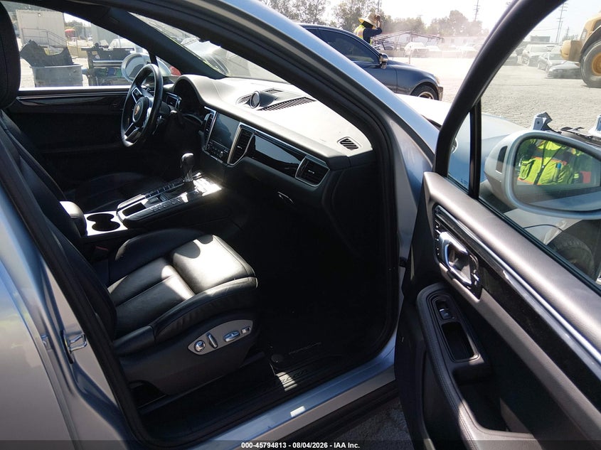 2018 Porsche Macan VIN WP1AA2A55JLB08006 IAAI salvage auction — REAR END, Salvage Title, sold $14,650 on 2026-09-09 (photo 5)