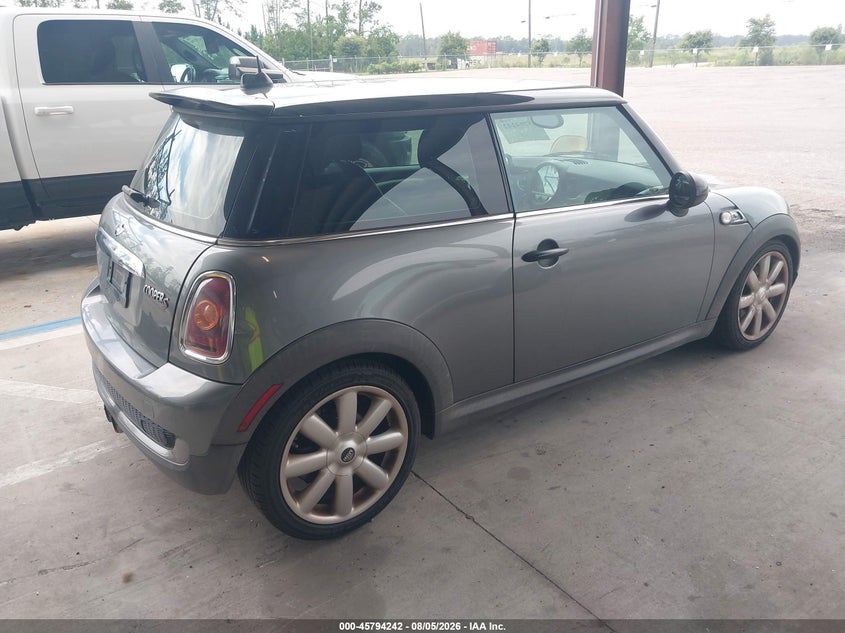 2007 Mini Cooper VIN WMWMF73547TV31479 IAAI salvage auction — NORMAL WEAR, Clear (Florida), sold $125 on 2026-08-11 (photo 4)