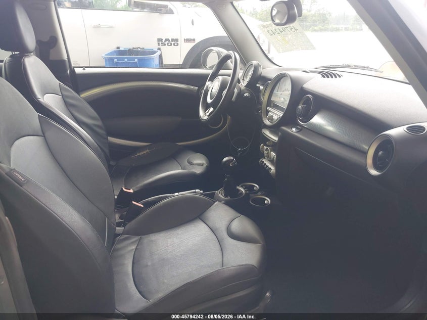 2007 Mini Cooper VIN WMWMF73547TV31479 IAAI salvage auction — NORMAL WEAR, Clear (Florida), sold $125 on 2026-08-11 (photo 5)