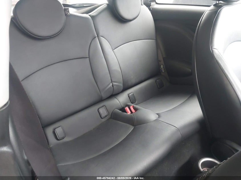 2007 Mini Cooper VIN WMWMF73547TV31479 IAAI salvage auction — NORMAL WEAR, Clear (Florida), sold $125 on 2026-08-11 (photo 8)