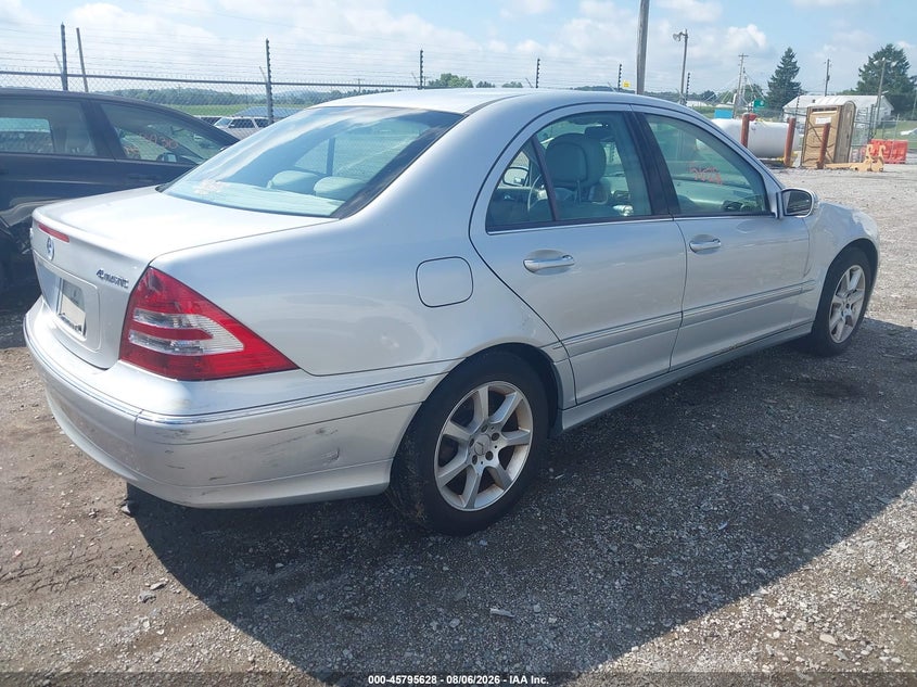 2007 Mercedes-benz C class VIN WDBRF92H37F878265 IAAI salvage auction — NORMAL WEAR, Clear (Pennsylvania), sold $475 on 2026-08-12 (photo 4)