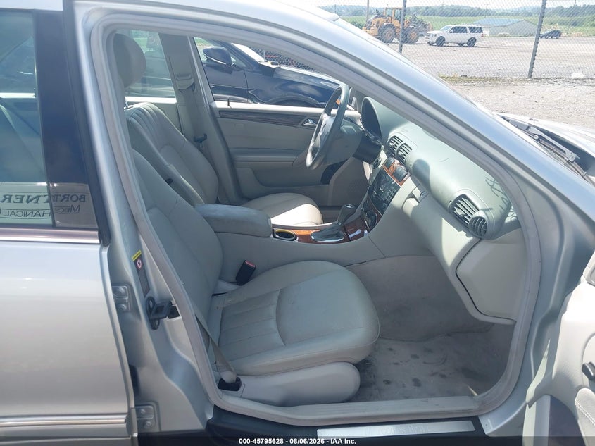 2007 Mercedes-benz C class VIN WDBRF92H37F878265 IAAI salvage auction — NORMAL WEAR, Clear (Pennsylvania), sold $475 on 2026-08-12 (photo 5)