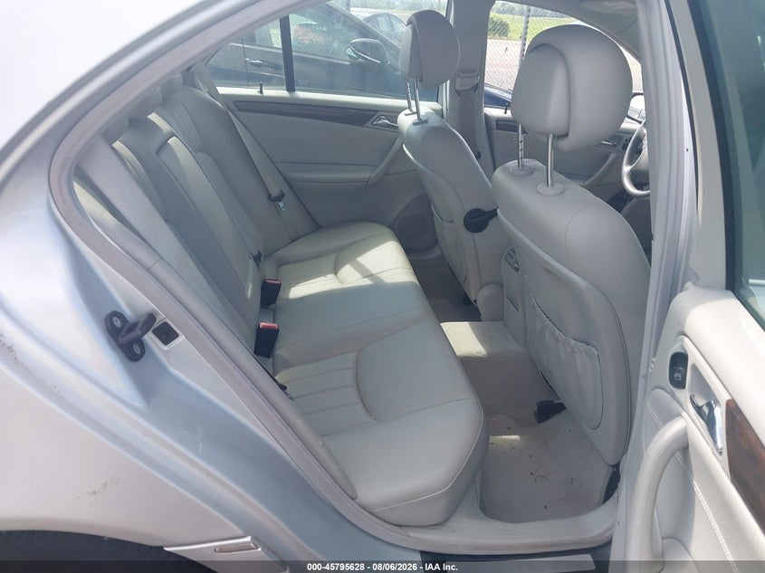 2007 Mercedes-benz C class VIN WDBRF92H37F878265 IAAI salvage auction — NORMAL WEAR, Clear (Pennsylvania), sold $475 on 2026-08-12 (photo 8)