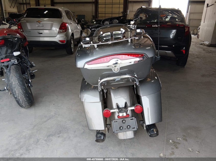 2024 Indian motorcycle co. Pursuit VIN 56KLDGRR1R3426829 IAAI salvage auction — SIDE, Salvage (Idaho), sold $7,700 on 2026-08-21 (photo 6)