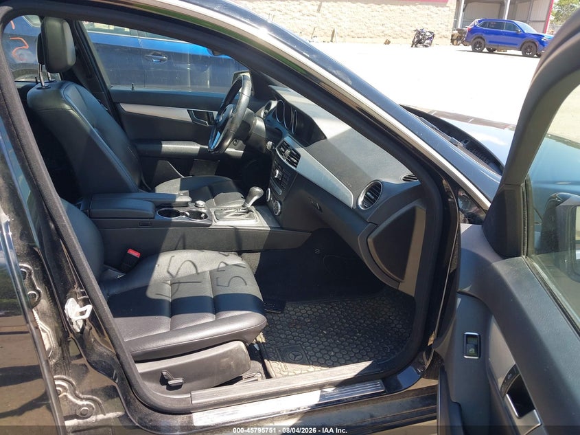 2014 Mercedes-benz C class VIN WDDGF8AB4EG245402 IAAI salvage auction — NORMAL WEAR, Original (Maine), sold $1,500 on 2026-08-11 (photo 5)