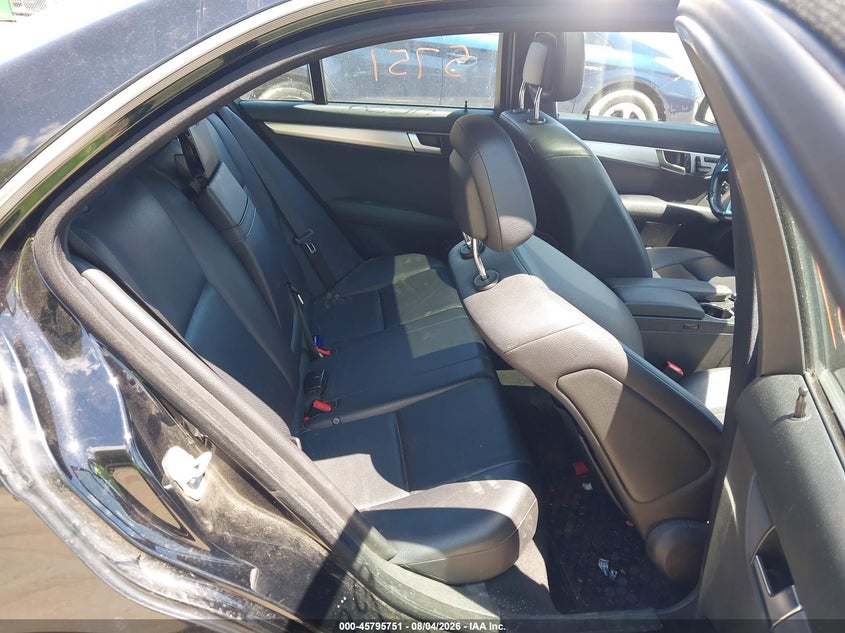2014 Mercedes-benz C class VIN WDDGF8AB4EG245402 IAAI salvage auction — NORMAL WEAR, Original (Maine), sold $1,500 on 2026-08-11 (photo 8)