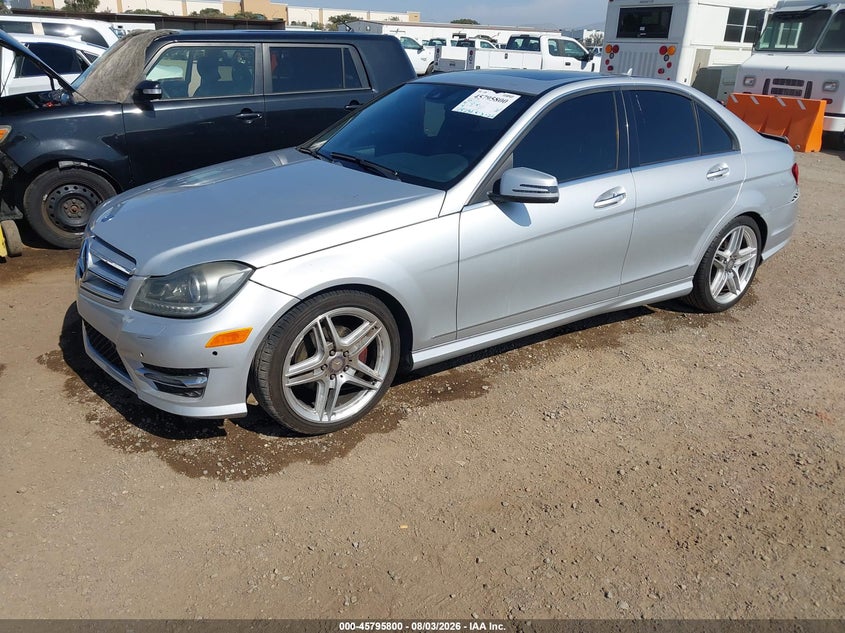 2013 Mercedes-benz C-klasse VIN WDDGF4HB2DA845383 IAAI salvage auction — REAR END, Salvage Title, sold $1,825 on 2026-08-19 (photo 2)