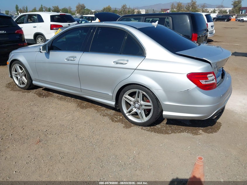 2013 Mercedes-benz C-klasse VIN WDDGF4HB2DA845383 IAAI salvage auction — REAR END, Salvage Title, sold $1,825 on 2026-08-19 (photo 3)