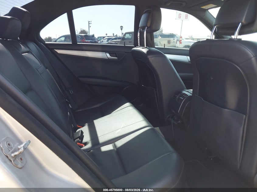 2013 Mercedes-benz C-klasse VIN WDDGF4HB2DA845383 IAAI salvage auction — REAR END, Salvage Title, sold $1,825 on 2026-08-19 (photo 8)