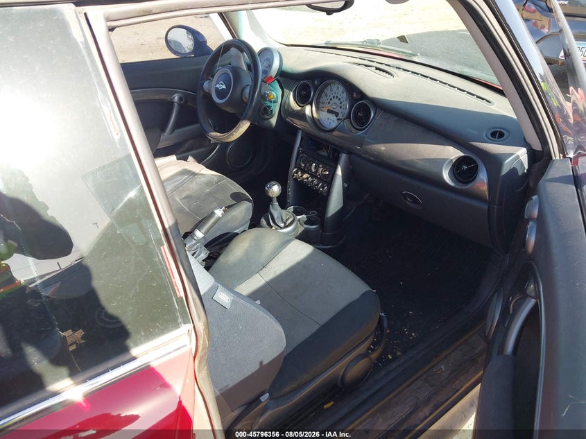 2005 Mini Cooper VIN WMWRC33545TK61724 IAAI salvage auction — NORMAL WEAR, Clear (New Mexico), sold $225 on 2026-08-10 (photo 5)